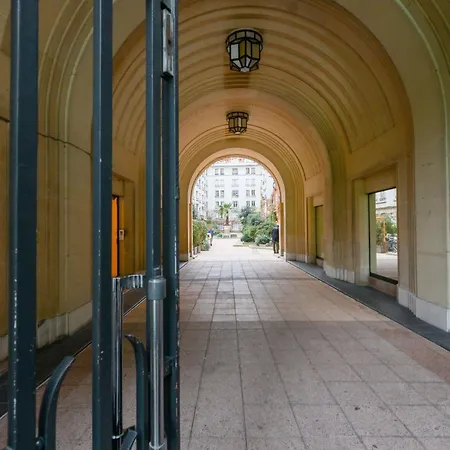 - Tour Eiffel - Trocadero Paris